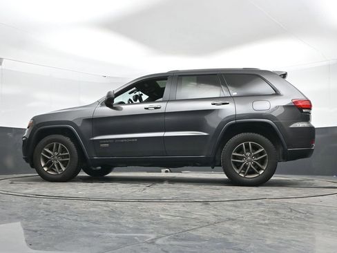 Used 2016 Jeep Grand Cherokee Laredo 75th Anniversary image 37