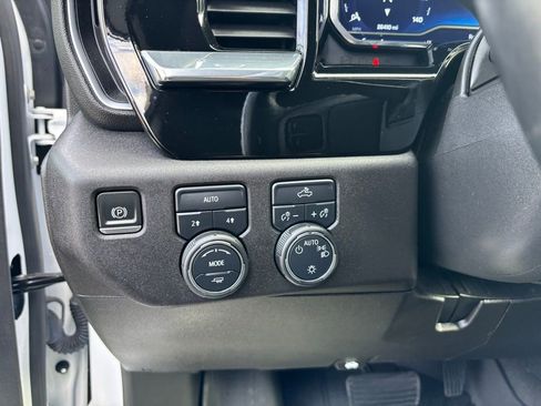 Used 2022 Chevrolet Silverado 1500 LT AWD/4WD image 17