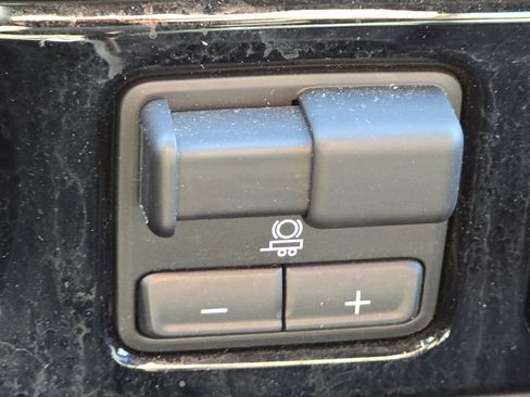 Used 2023 Chevrolet Silverado 1500 RST image 11