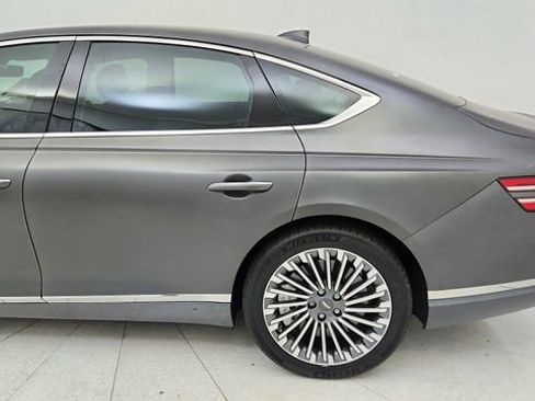 Used 2024 Genesis G80 image 11