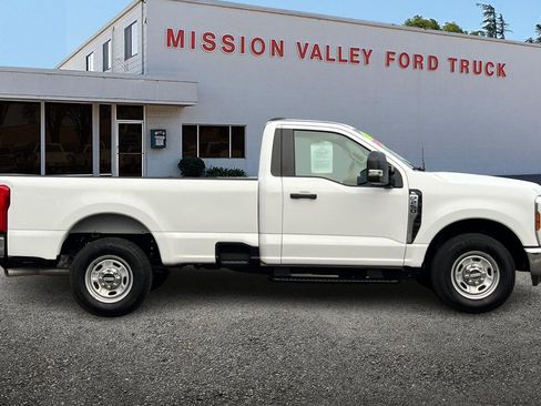 Used 2024 Ford F250 XL w/ XL Chrome Package image 3