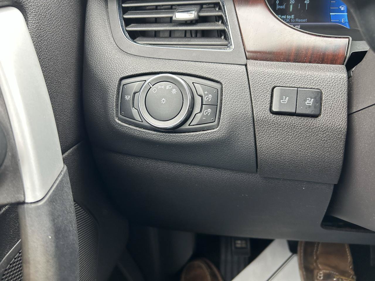 Used 2014 Ford Edge Limited FWD image 26