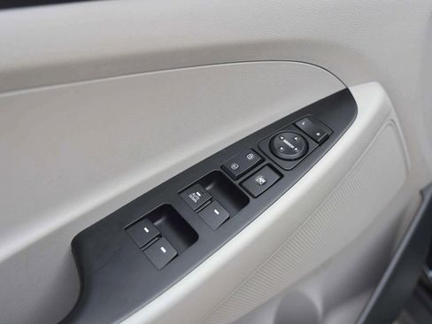 Used 2018 Hyundai Tucson SE image 15