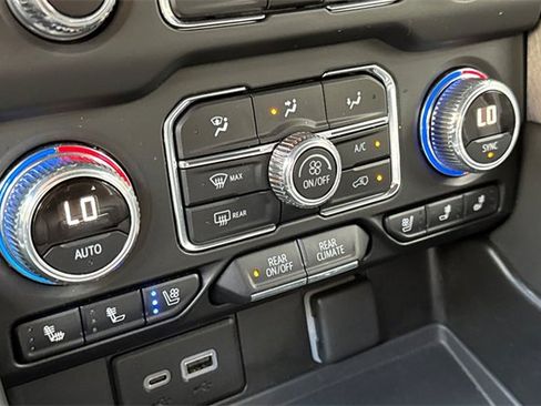 Used 2024 GMC Yukon SLT image 29