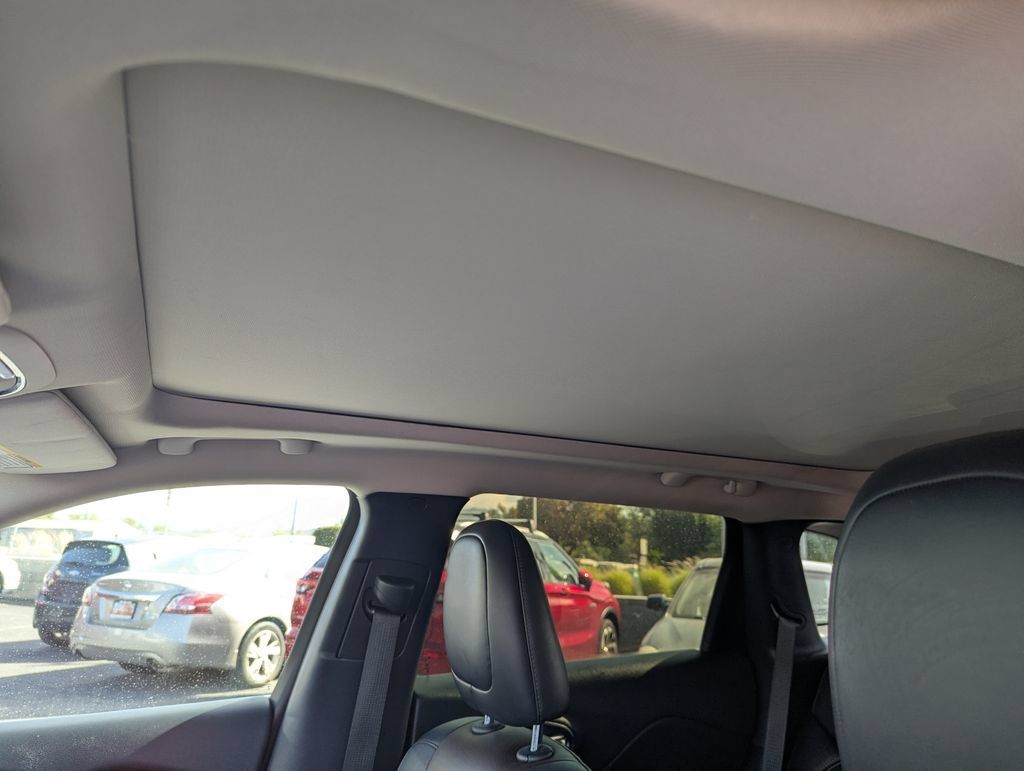 Used 2014 Jeep Cherokee Limited w/ Technology Group FWD image 27
