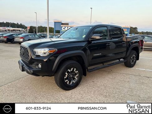 Used 2022 Toyota Tacoma TRD Off-Road image 2