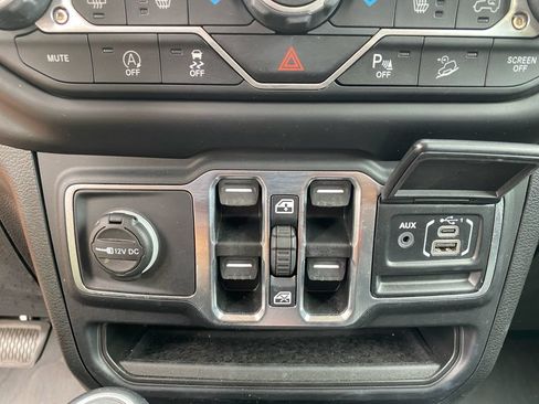 Used 2021 Jeep Wrangler Unlimited Sport AWD/4WD image 25