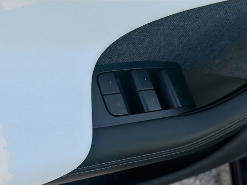 Used 2022 Tesla Model S Plaid image 24