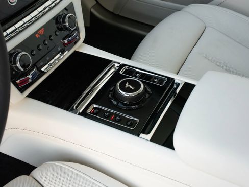 Used 2024 Rolls-Royce Ghost image 13
