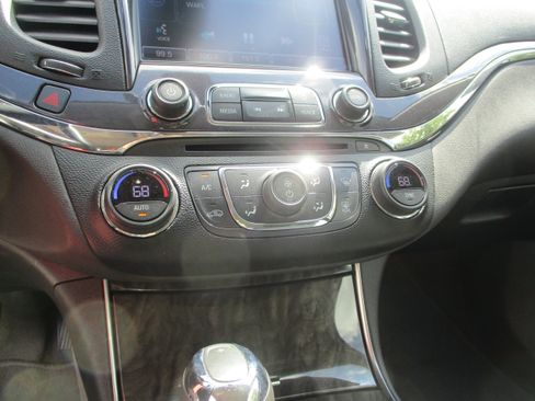 Used 2014 Chevrolet Impala LT w/ Convenience Package image 25