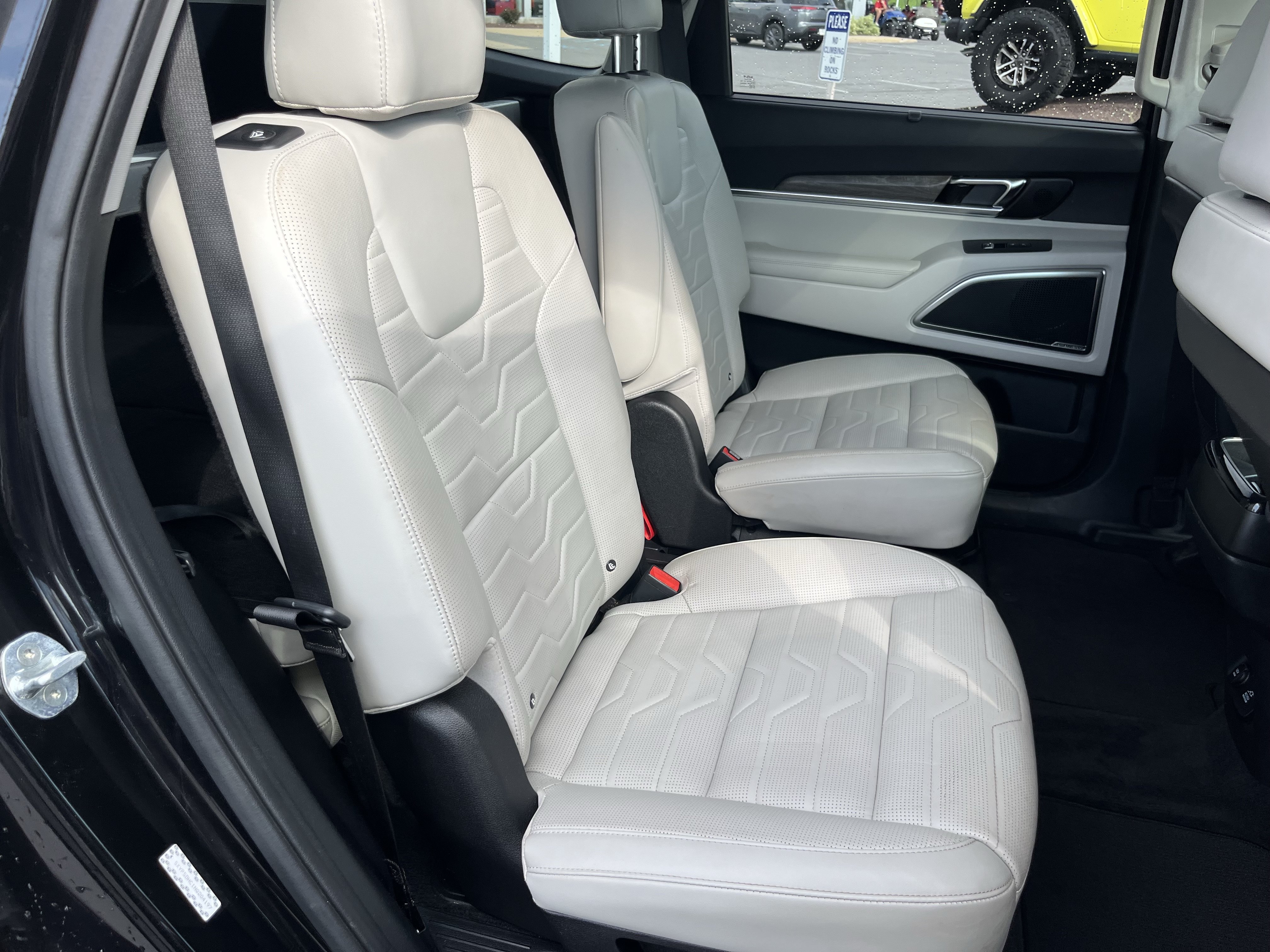 Used 2022 Kia Telluride SX w/ SX Prestige Package AWD/4WD image 4