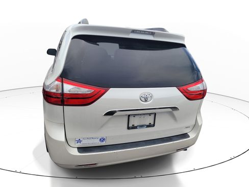 Used 2016 Toyota Sienna XLE FWD image 6