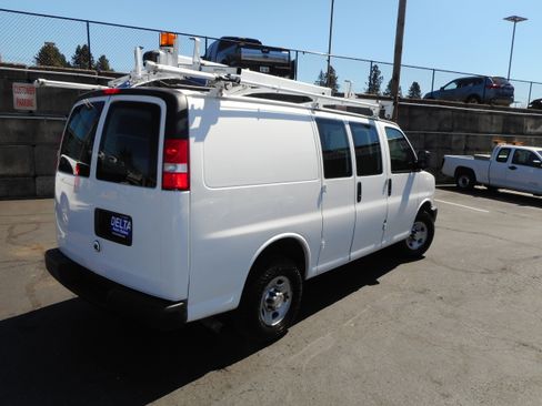 Used 2016 Chevrolet Express 2500 RWD image 8