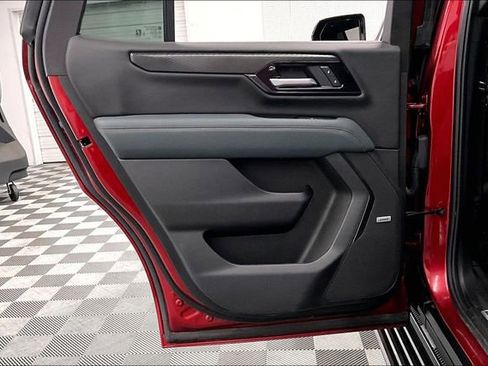 Used 2025 GMC Yukon AT4 w/ AT4 Premium Package AWD/4WD image 22