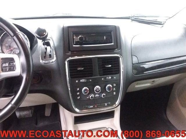 Used 2014 Dodge Grand Caravan SXT w/ Rear Park Assist Package FWD image 12