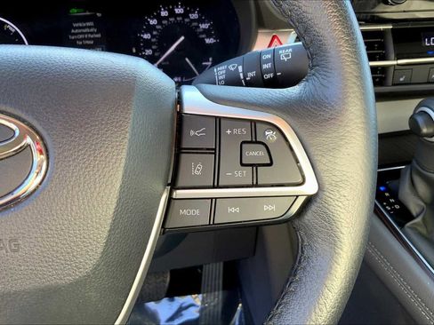 Used 2024 Toyota Sienna XLE image 24