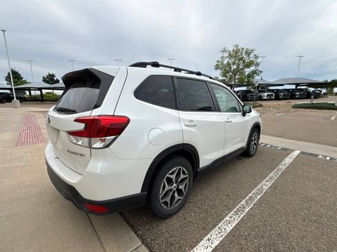 Used 2021 Subaru Forester Premium AWD/4WD image 5