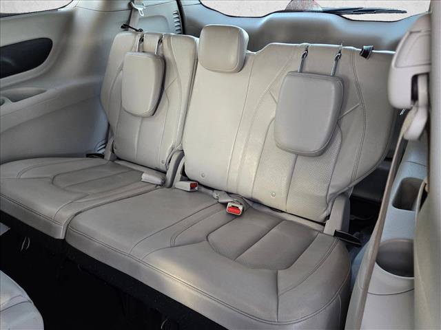 Used 2021 Chrysler Pacifica Touring-L FWD image 17