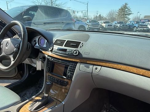 Used 2009 Mercedes-Benz E 350 4MATIC Sedan image 13