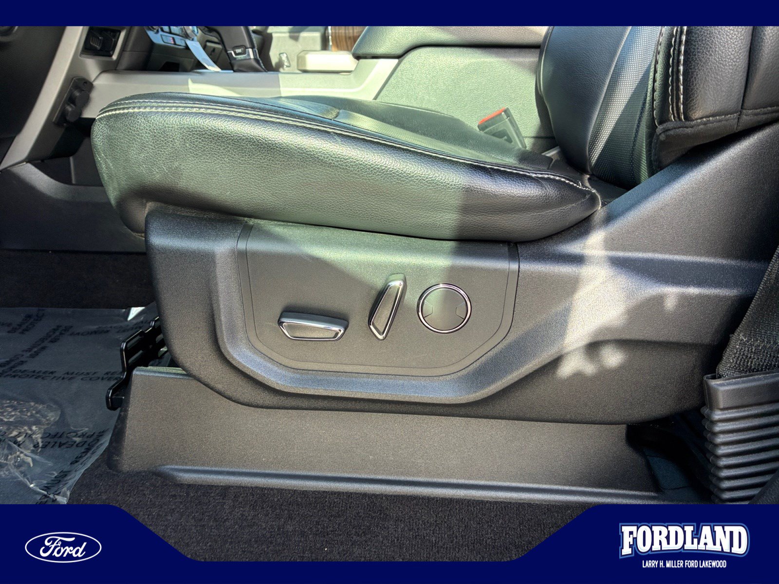Used 2018 Ford F150 Lariat w/ Equipment Group 502A Luxury AWD/4WD image 14