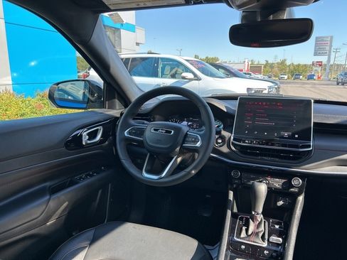 Used 2024 Jeep Compass Trailhawk w/ Trailhawk Convenience Group image 15