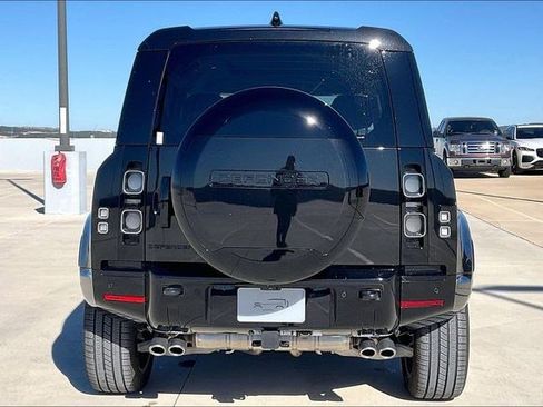 New 2025 Land Rover Defender 110 V8 image 4
