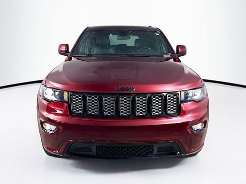 Used 2021 Jeep Grand Cherokee Laredo X image 3
