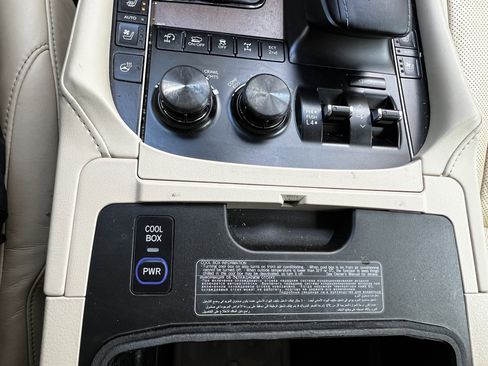 Used 2021 Lexus LX 570 4WD w/ 3rd Row & Luxury Pkg image 29