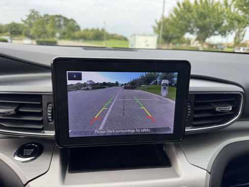 Certified 2022 Ford Explorer XLT w/ Equipment Group 202A image 19