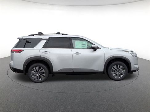 New 2025 Nissan Pathfinder SV image 4
