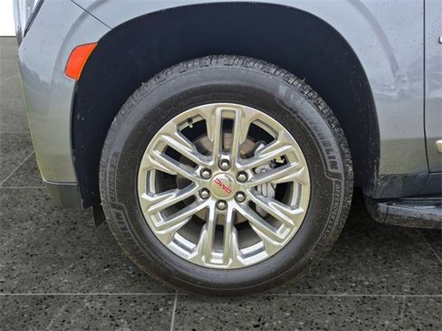 Used 2022 GMC Yukon SLT w/ SLT Premium Package image 14