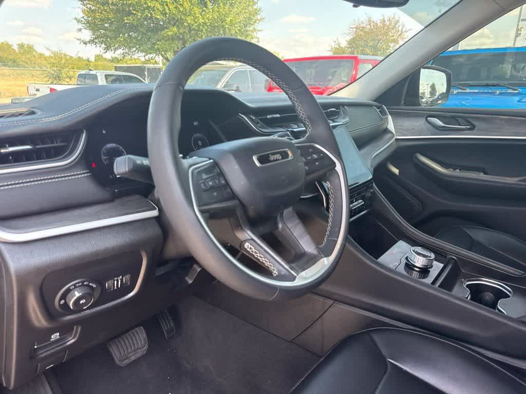 Used 2024 Jeep Grand Cherokee L Limited w/ Black Appearance Package RWD image 15