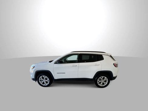 Used 2024 Jeep Compass Latitude image 5