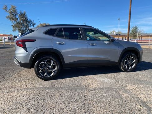 Used 2024 Chevrolet Trax LT w/ Driver Confidence Package image 5