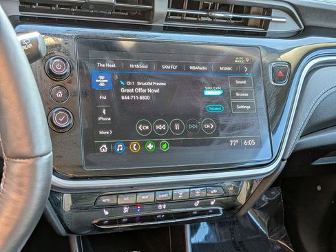 Used 2023 Chevrolet Bolt EUV LT w/ Comfort Package FWD image 16