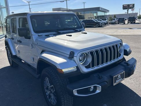 Used 2024 Jeep Wrangler Sahara image 8