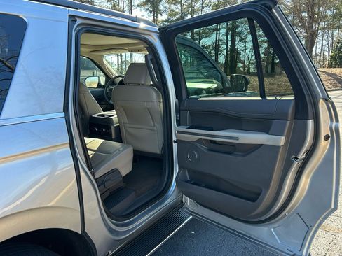 Used 2021 Ford Expedition Max XLT image 24
