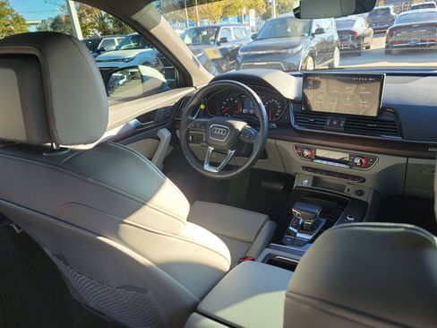 Used 2022 Audi Q5 2.0T Premium w/ Convenience Package image 13