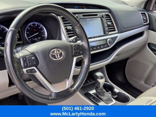 Used 2017 Toyota Highlander XLE AWD/4WD image 10