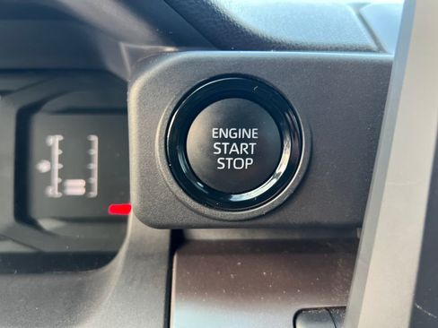 Used 2025 Toyota Tacoma SR5 image 30