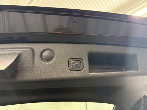 Used 2022 Chevrolet Equinox LT FWD image 11