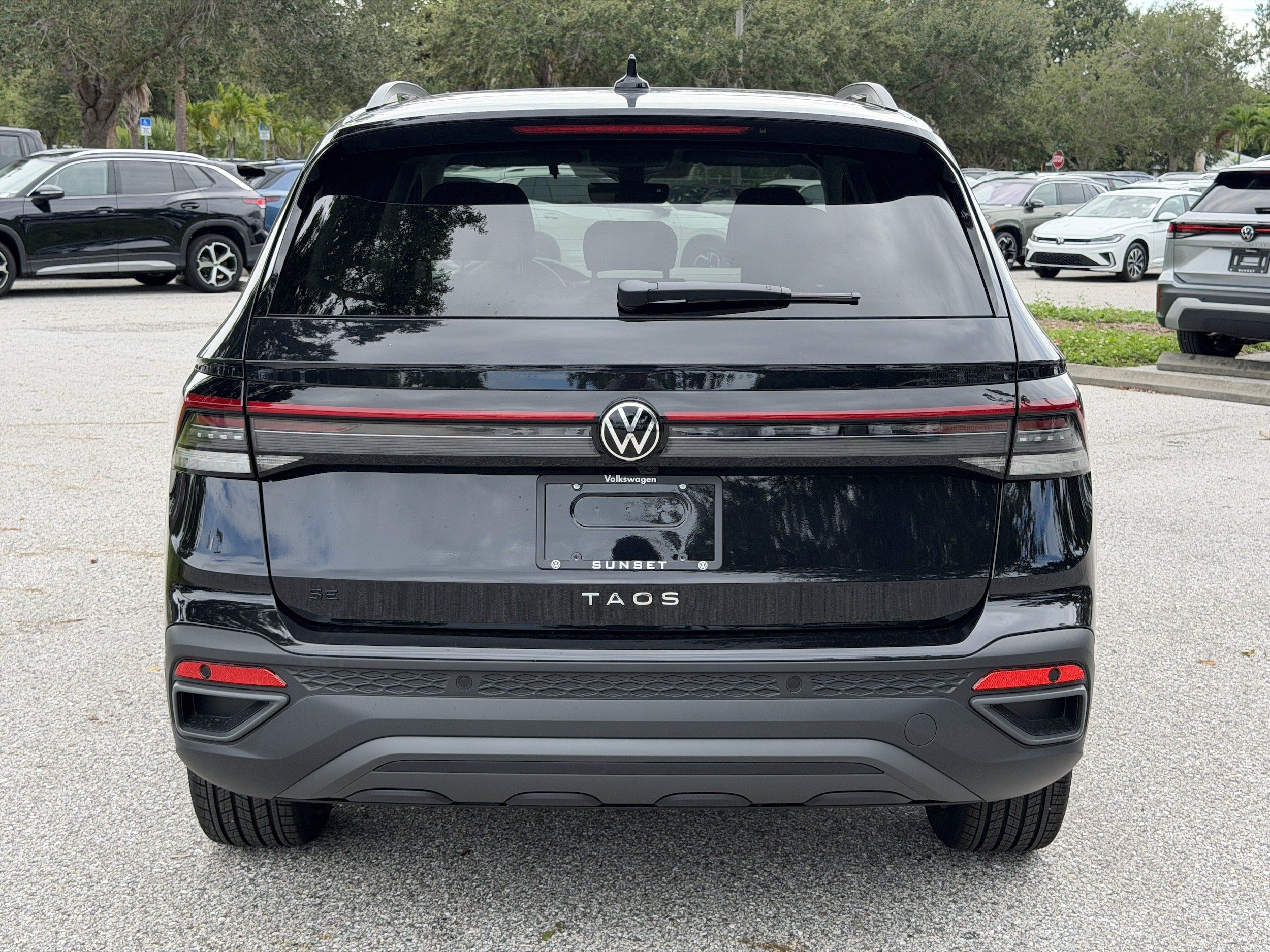 New 2026 Volkswagen Taos SE FWD image 6