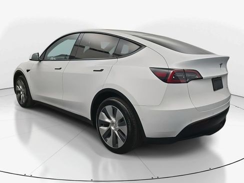 Used 2021 Tesla Model Y Long Range image 7