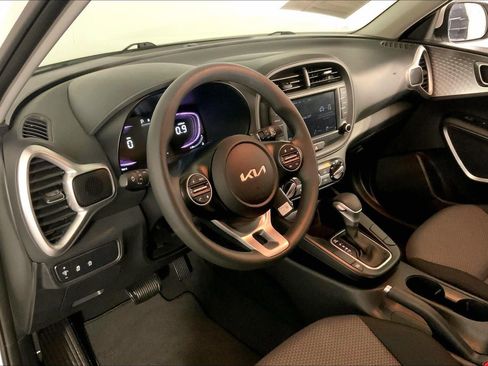 Used 2025 Kia Soul LX FWD image 14