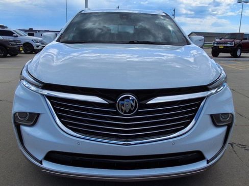 Used 2023 Buick Enclave Essence FWD image 3