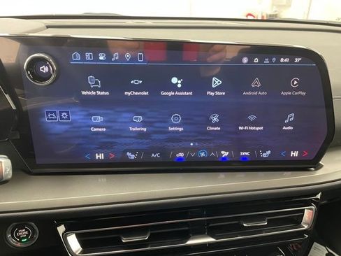 New 2026 Chevrolet Traverse LT image 3