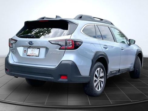 Used 2025 Subaru Outback Premium AWD/4WD image 11