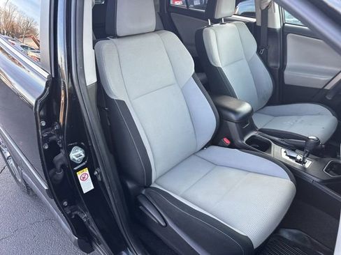 Used 2018 Toyota RAV4 XLE image 18