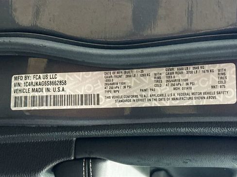 Used 2025 Jeep Grand Cherokee L Altitude AWD/4WD image 34