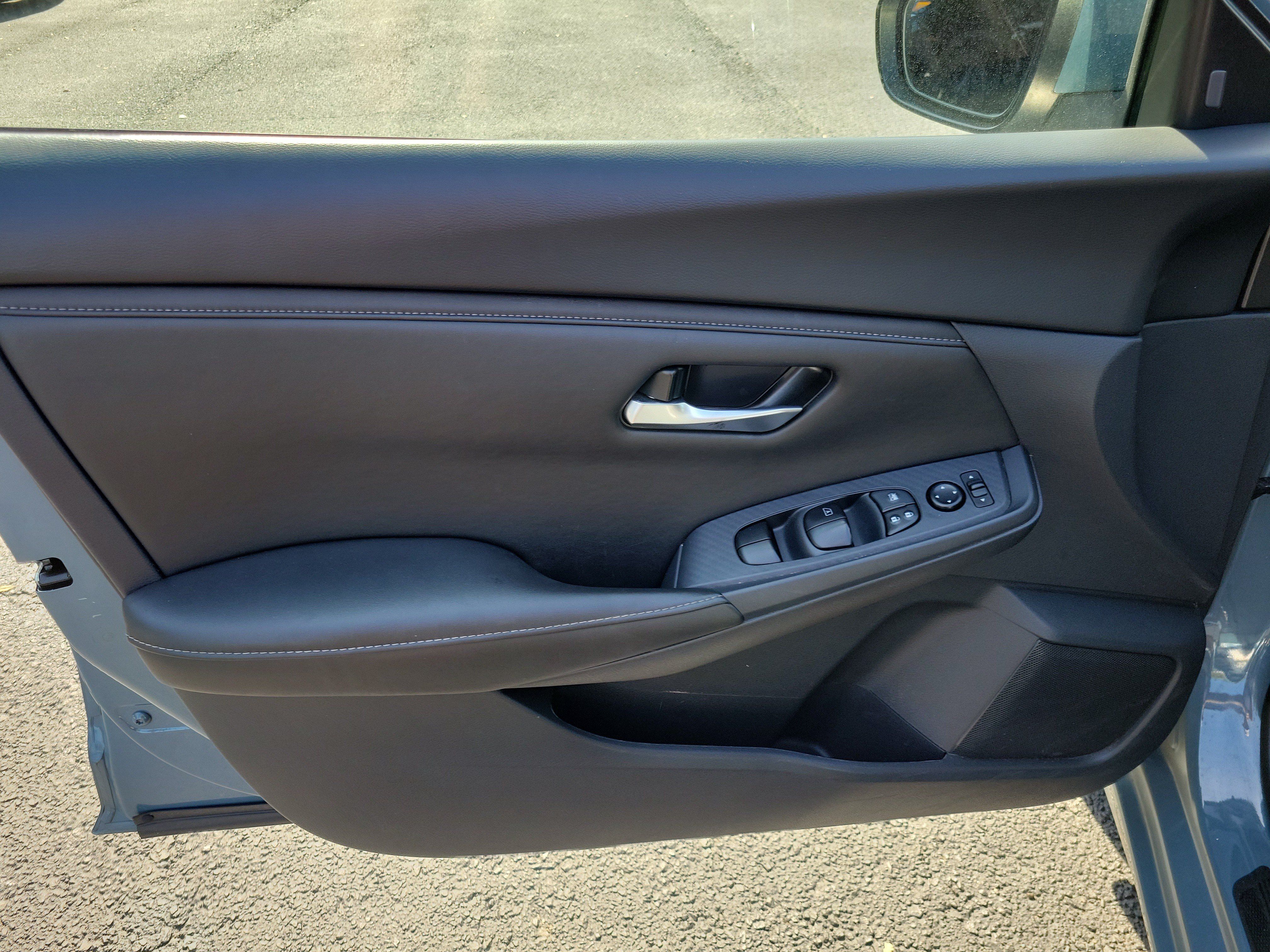 Used 2025 Nissan Sentra SV FWD image 10